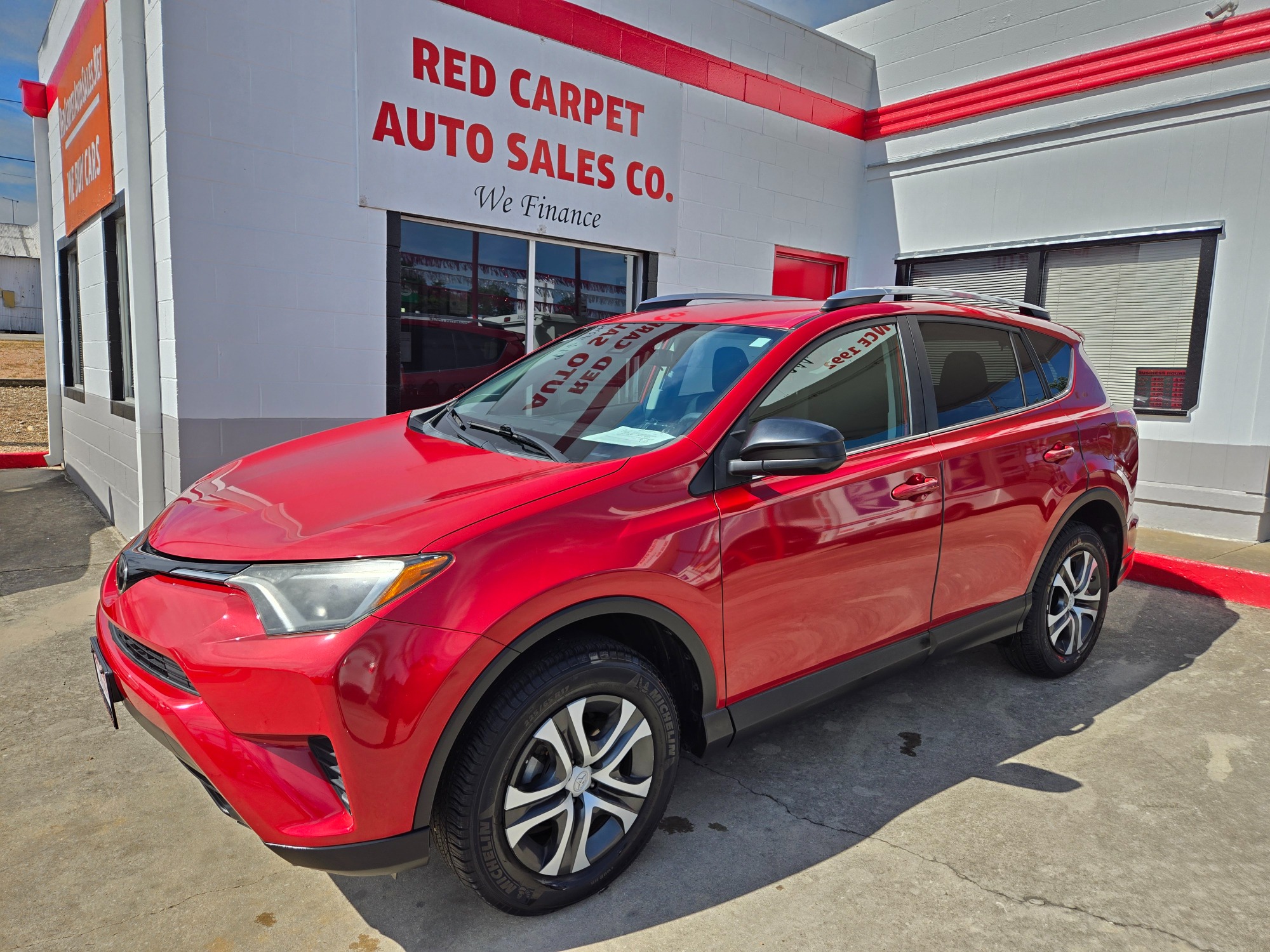 photo of 2017 Toyota RAV4 LE FWD